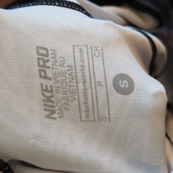 Nike Pro black & white athletic leggings. Size small - Picture 5 of 10